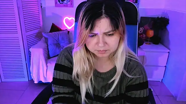 DiaAngell online show from 10/21/25, 07:47