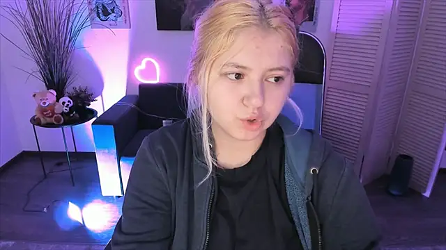 DiaAngell online show from 11/23/25, 07:46