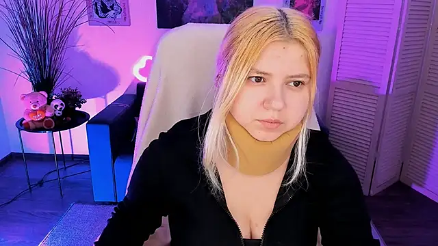 DiaAngell online show from 11/26/25, 06:42