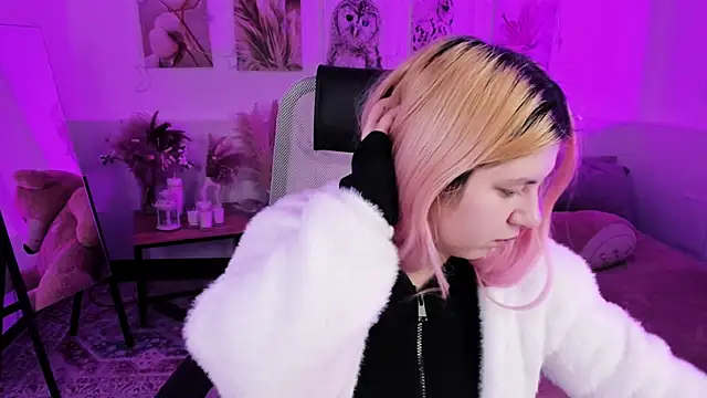 DiaAngell online show from 02/18/26, 07:21