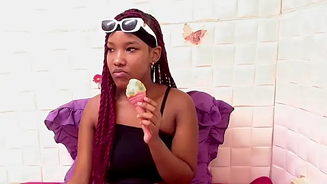 EroticSexyPrada online show from 03/12/26, 05:52