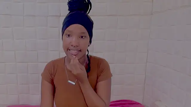 EroticSexyPrada online show from 04/16/26, 05:03