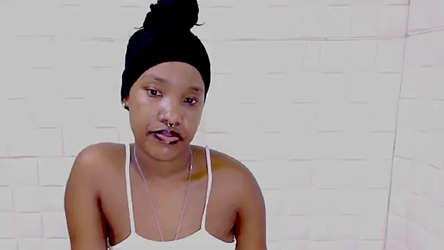 EroticSexyPrada online show from 04/18/26, 07:58