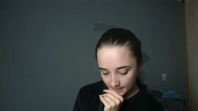 Snapshot of Eva_Gloryy chatting on 10/14/25, 01:01 Eva Gloryy online show from 10/14/25, 01:01