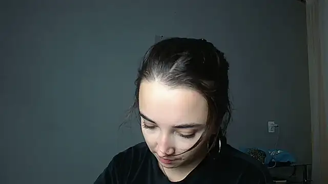 Snapshot of Eva_Gloryy chatting on 11/04/25, 01:32 Eva Gloryy online show from 11/04/25, 01:32