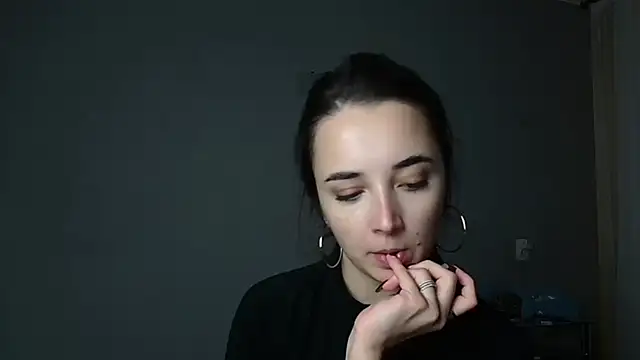 Snapshot of Eva_Gloryy chatting on 11/26/25, 01:23 Eva Gloryy online show from 11/26/25, 01:23