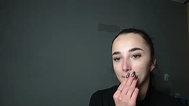 Snapshot of Eva_Gloryy chatting on 12/13/25, 08:47 Eva Gloryy online show from 12/13/25, 08:47