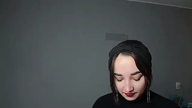 Snapshot of Eva_Gloryy chatting on 12/14/25, 01:38 Eva Gloryy online show from 12/14/25, 01:38