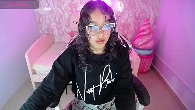 kassandra ch  online show from 02/15/25, 04:45