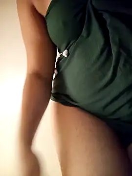 Mona sixi online show from 01/22/25, 04:33