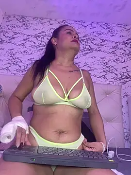 Snapshot of Lili__taylor chatting on 09/27/25, 04:28 Lili taylor online show from 09/27/25, 04:28