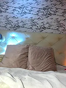 Snapshot of Lili__taylor chatting on 12/16/25, 01:54 Lili taylor online show from 12/16/25, 01:54