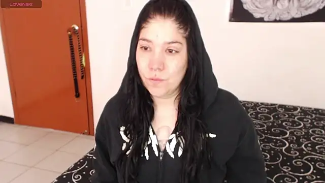 Snapshot of sharonnleon chatting on 06/09/26, 01:23 sharonnleon online show from 06/09/26, 01:23