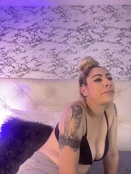 viktoria davis  online show from 02/25/25, 09:57