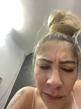 viktoria davis  online show from 03/04/25, 12:50