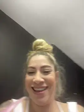 viktoria davis  online show from 03/11/25, 09:37