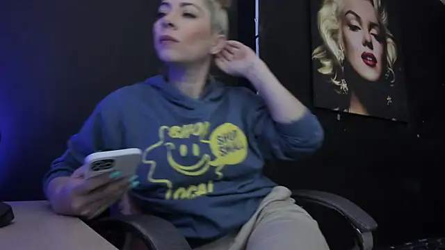 viktoria davis  online show from 10/15/25, 10:21