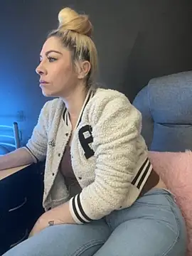 viktoria davis  online show from 11/26/25, 12:44