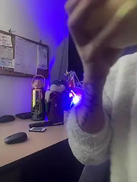 viktoria davis  online show from 12/22/25, 10:51