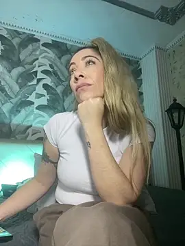 viktoria davis  online show from 04/15/26, 11:05