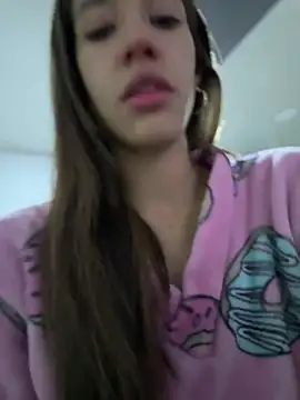Snapshot of zoe_storm chatting on 01/21/25, 02:43 zoe storm online show from 01/21/25, 02:43