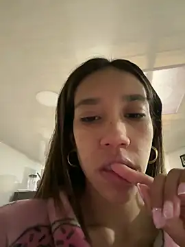Snapshot of zoe_storm chatting on 01/21/25, 07:06 zoe storm online show from 01/21/25, 07:06
