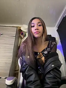 Snapshot of zoe_storm chatting on 01/22/25, 02:37 zoe storm online show from 01/22/25, 02:37