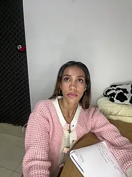 Snapshot of zoe_storm chatting on 03/08/25, 03:50 zoe storm online show from 03/08/25, 03:50