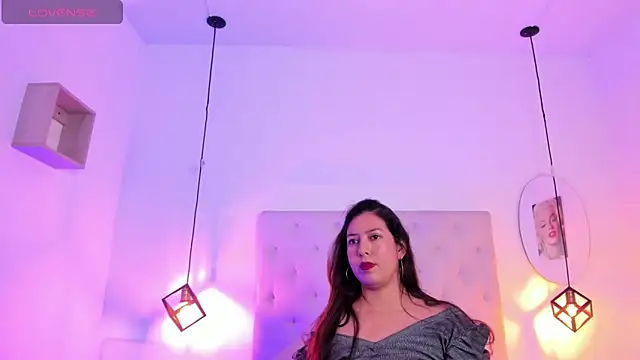 Michelle Jaramillo online show from 02/08/25, 02:38