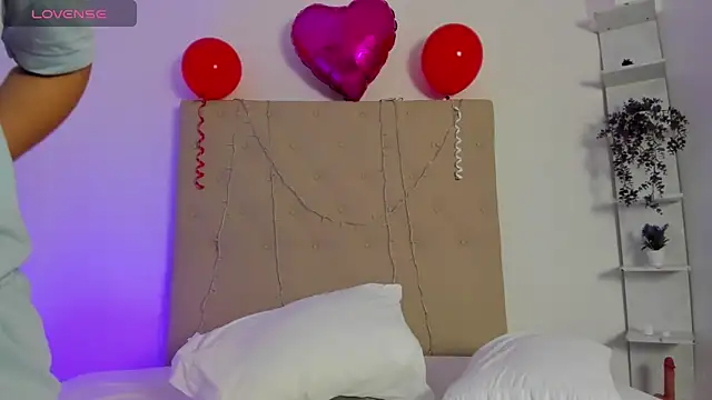 Michelle Jaramillo online show from 02/12/25, 07:35