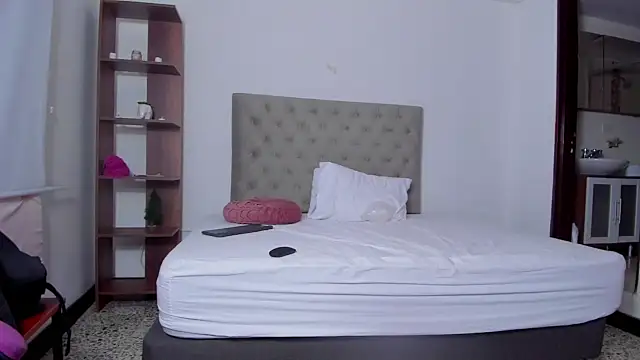 Dayana  Ospina online show from 02/22/25, 07:47