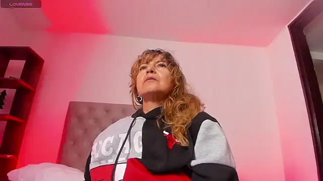 Dayana  Ospina online show from 03/07/25, 10:43