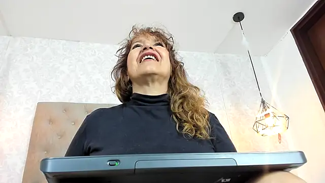 Dayana  Ospina online show from 10/22/25, 07:57