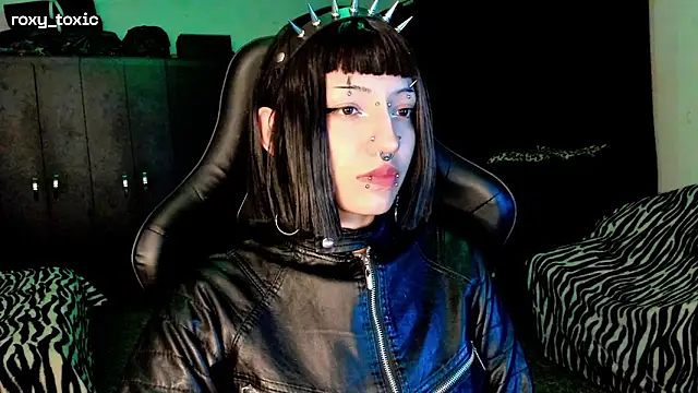 roxy toxic online show from 11/25/25, 01:49