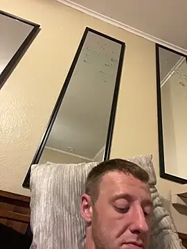 Snapshot of biggzee6 chatting on 10/29/25, 05:31 biggzee6 online show from 10/29/25, 05:31