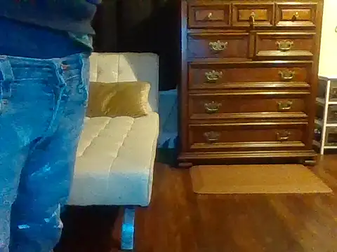 Snapshot of biggzee6 chatting on 12/04/25, 12:09 biggzee6 online show from 12/04/25, 12:09