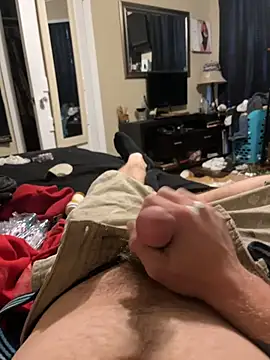 Snapshot of biggzee6 chatting on 12/15/25, 10:14 biggzee6 online show from 12/15/25, 10:14