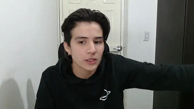 Snapshot of Dha_lia0 chatting on 01/19/25, 07:15 Dha lia0 online show from 01/19/25, 07:15