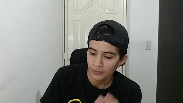 Snapshot of Dha_lia0 chatting on 01/20/25, 01:28 Dha lia0 online show from 01/20/25, 01:28