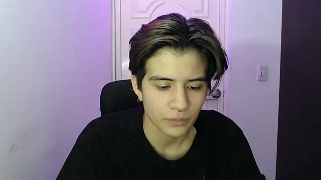 Snapshot of Dha_lia0 chatting on 01/29/25, 03:54 Dha lia0 online show from 01/29/25, 03:54