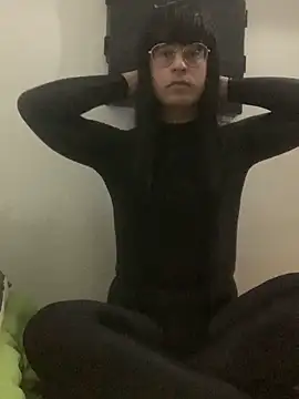 Snapshot of sofia_esclava chatting on 10/28/25, 03:47 sofia esclava online show from 10/28/25, 03:47