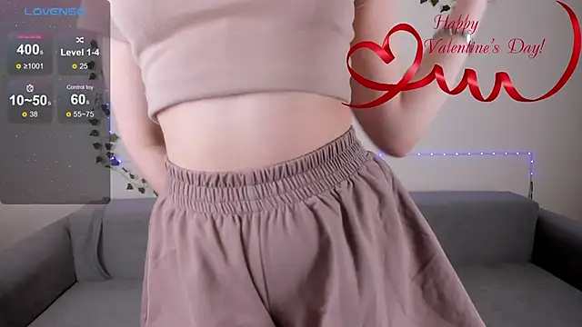 Snapshot of EmmyStar_ chatting on 02/13/25, 05:33 EmmyStar online show from 02/13/25, 05:33