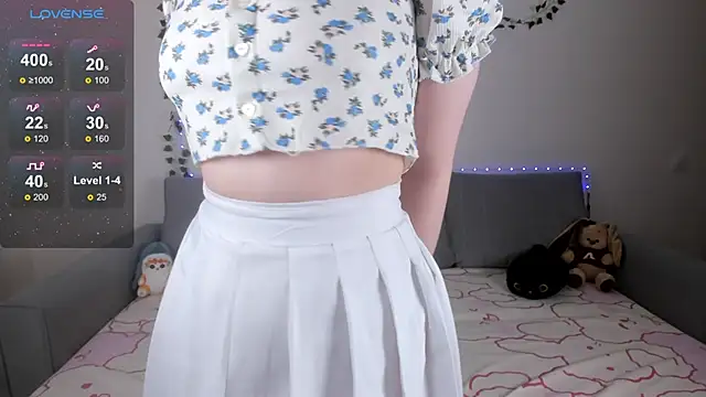 Snapshot of EmmyStar_ chatting on 02/27/25, 04:53 EmmyStar online show from 02/27/25, 04:53