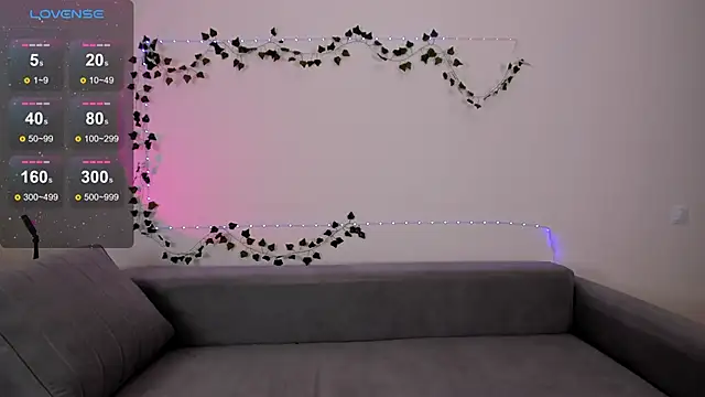 Snapshot of EmmyStar_ chatting on 03/17/25, 06:00 EmmyStar online show from 03/17/25, 06:00