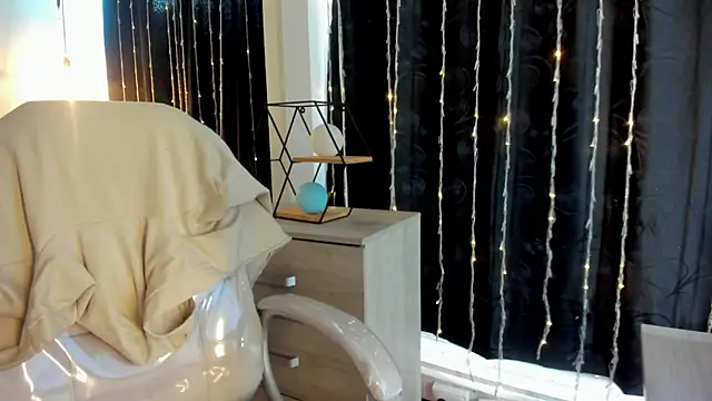 Nicole Foxx  online show from 03/13/25, 06:56