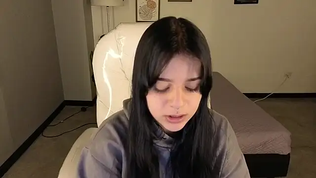 Nicole Foxx  online show from 10/06/25, 07:22