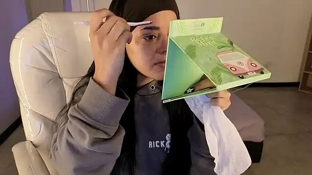 Nicole Foxx  online show from 10/07/25, 06:38