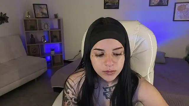 Nicole Foxx  online show from 10/13/25, 07:36