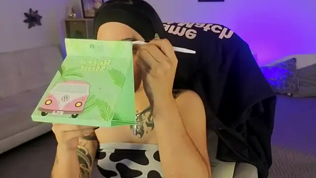 Nicole Foxx  online show from 10/15/25, 07:25