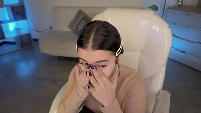 Nicole Foxx  online show from 12/20/25, 07:10